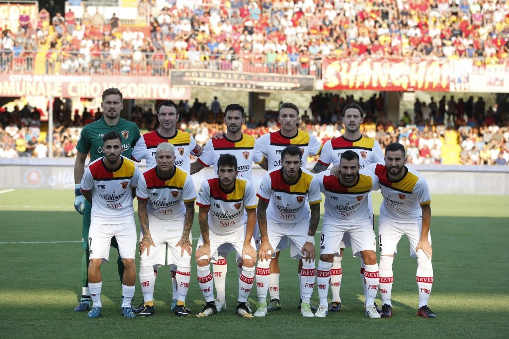 Abbiamo il calcio nel sangue: qui la squadra del Benevento in serie A, sponsorizzata da SAPA